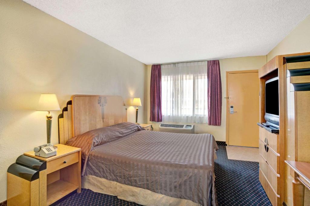 Travelodge by Wyndham Las Vegas image 10
