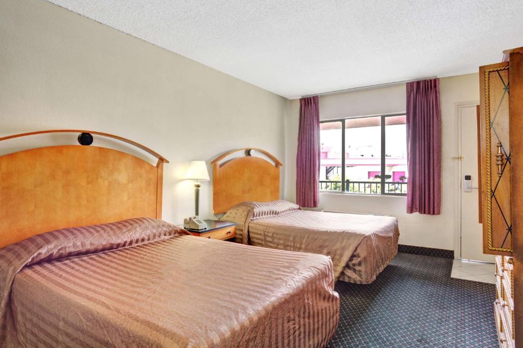 Travelodge by Wyndham Las Vegas image 6